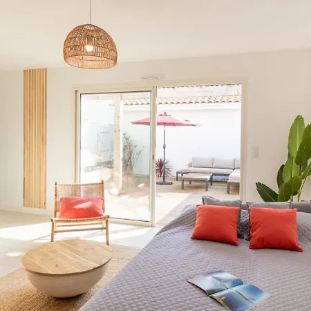 Appartement Les Patios De Flore-2 By Interhome