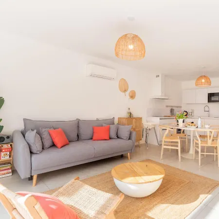 Appartement Les Patios De Flore-2 By Interhome