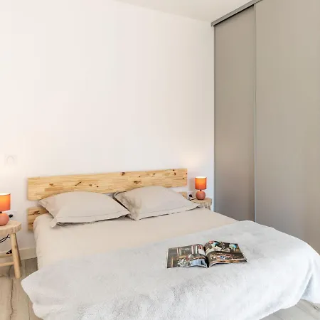 Appartement Les Patios De Flore-2 By Interhome *