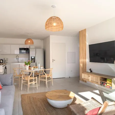 Lägenhet Les Patios De Flore-2 By Interhome *