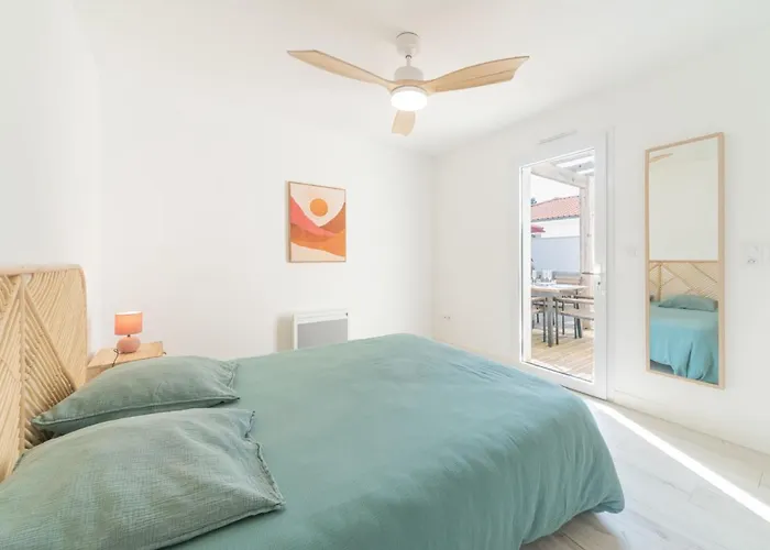 Les Patios De Flore-2 By Interhome